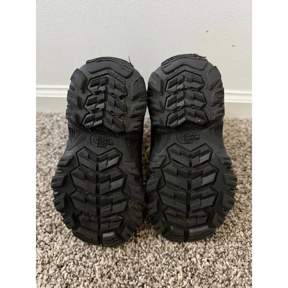 The North Face Alpenglow V Waterproof kids boot size 11